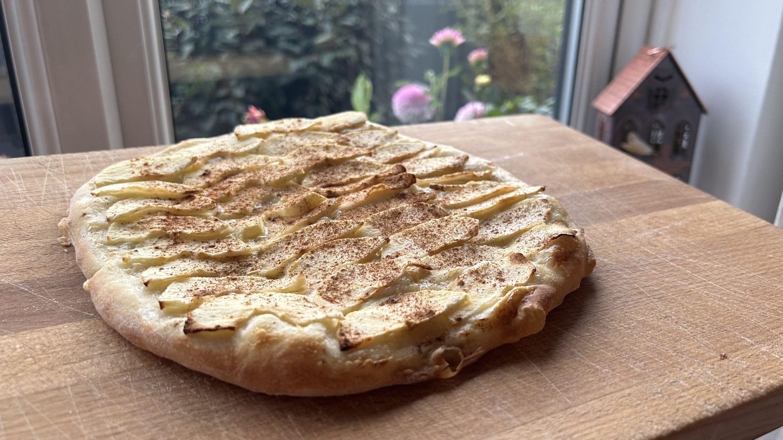 Apple Flammenkuche recipe sweet pizza